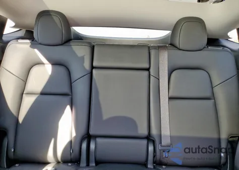 2024 Tesla Model Y z USA, uszkodzony, nr VIN 7SAYGDEE5RF210654